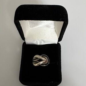 Elegant Brighton Interlok Black and Silver Knot Ring